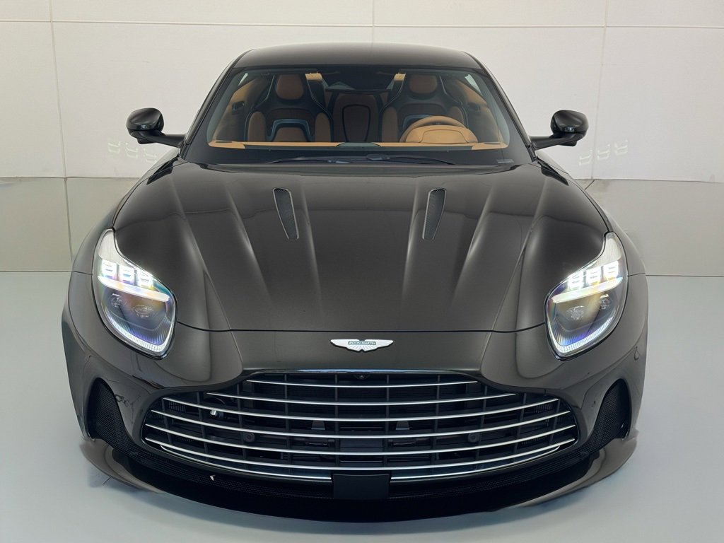 Used 2025 Aston Martin DB12 Coupe image 5