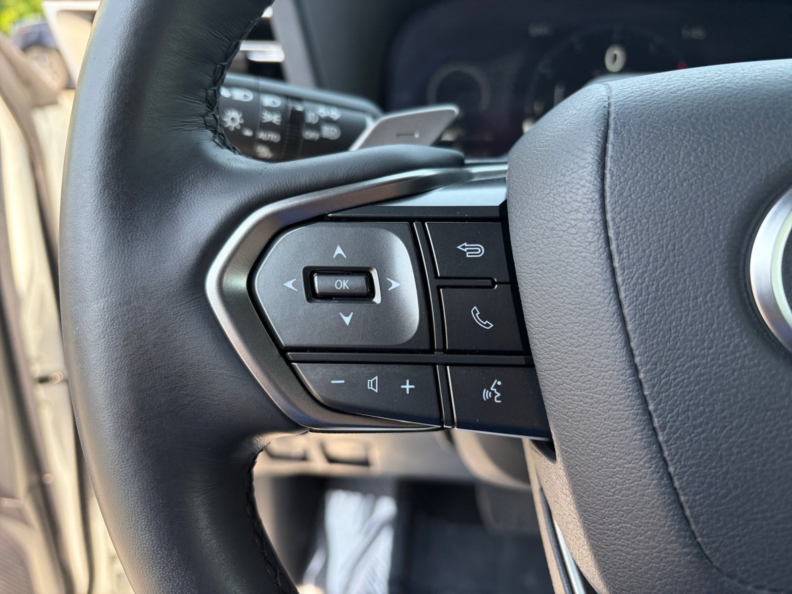 Used 2025 Lexus GX 550 w/ Accessory Package (CT) AWD/4WD image 14