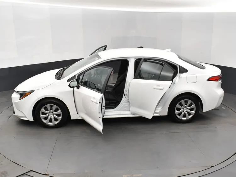 Used 2025 Toyota Corolla LE image 7