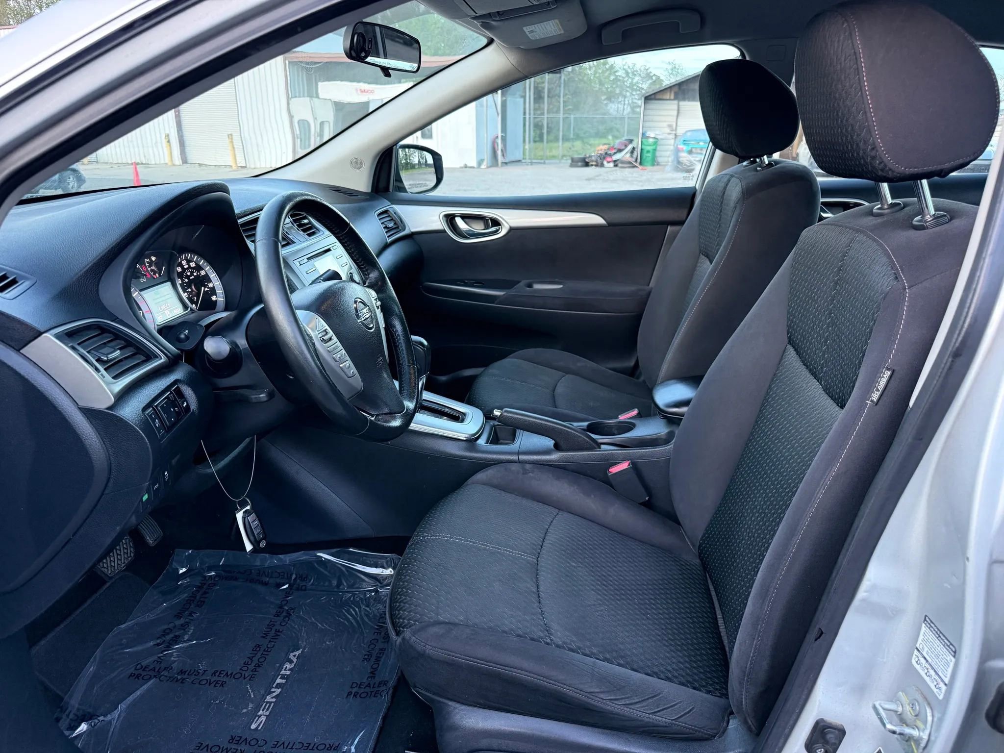 Used 2014 Nissan Sentra SR w/ SR Driver Package FWD image 2
