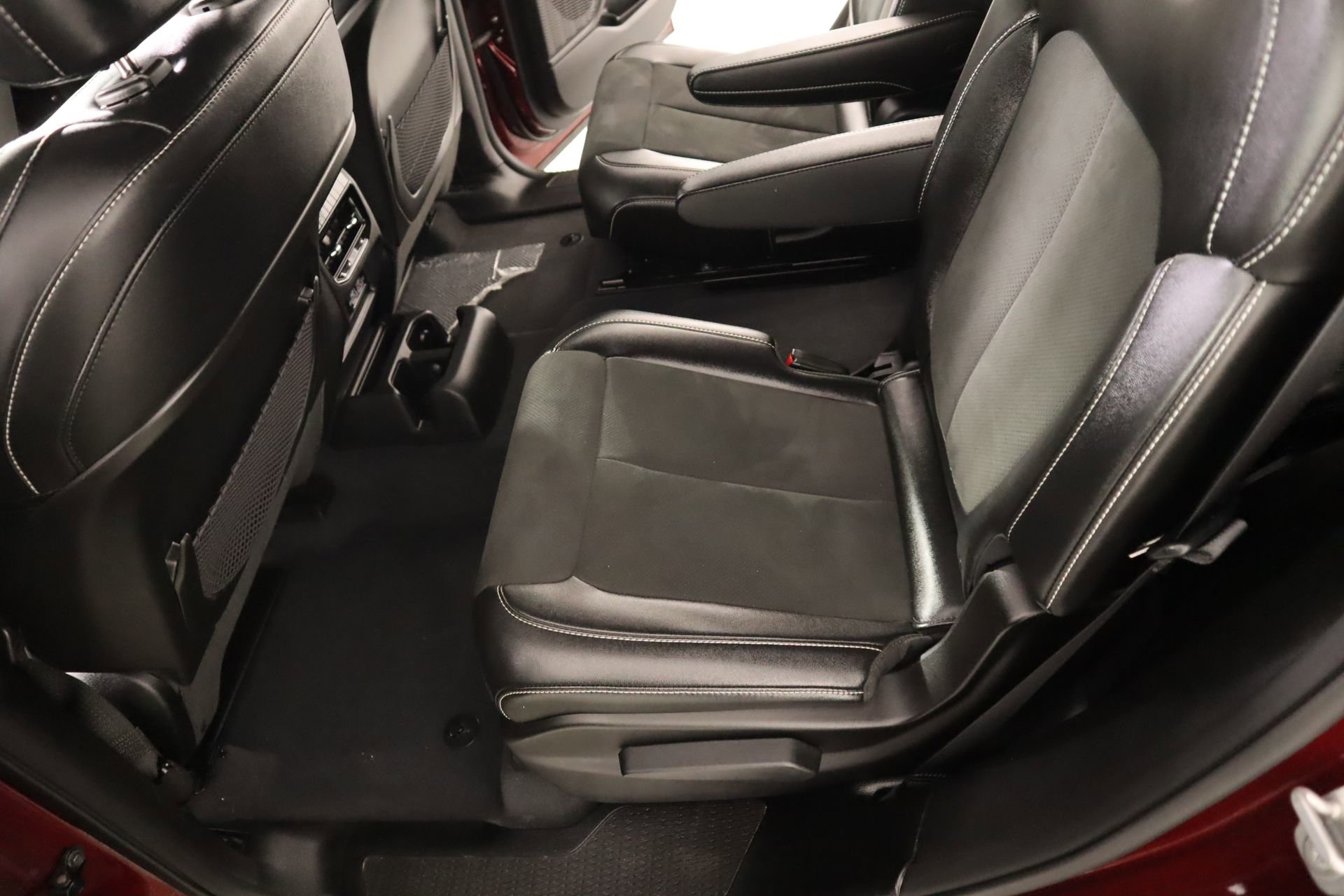 Used 2023 Jeep Grand Cherokee L Laredo image 12