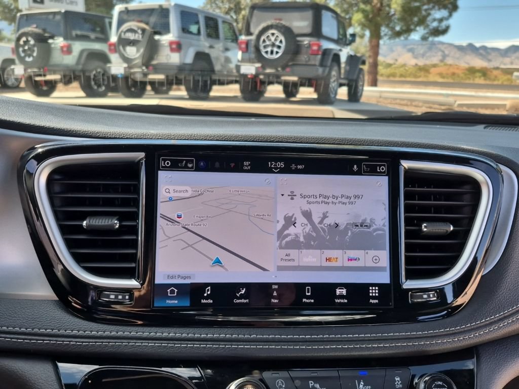 New 2025 Chrysler Pacifica Limited w/ Trailer Tow Group FWD image 43