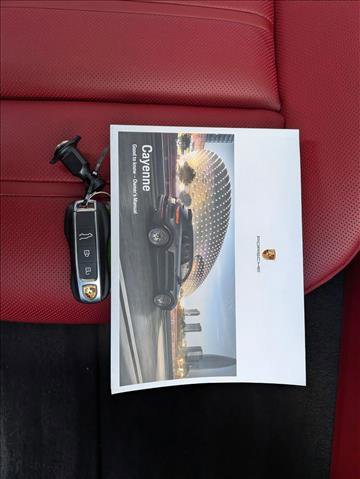Used 2023 Porsche Cayenne Platinum Edition image 25