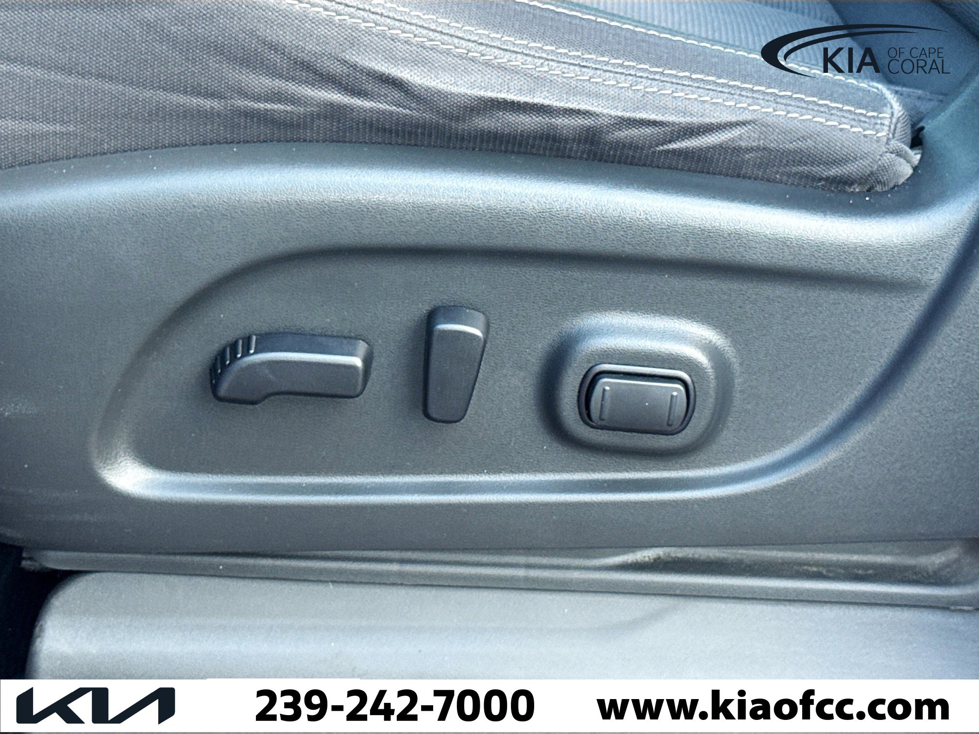 Used 2021 Nissan Titan SV w/ SV Convenience Package image 23