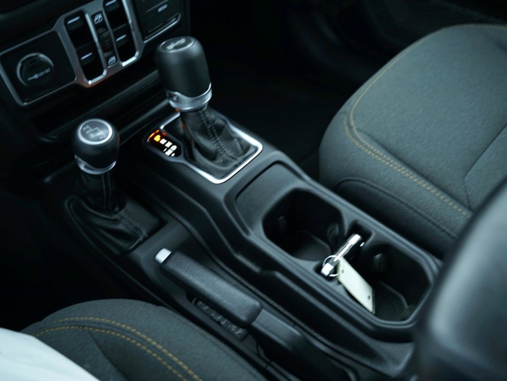 Used 2025 Jeep Wrangler Sport S image 18