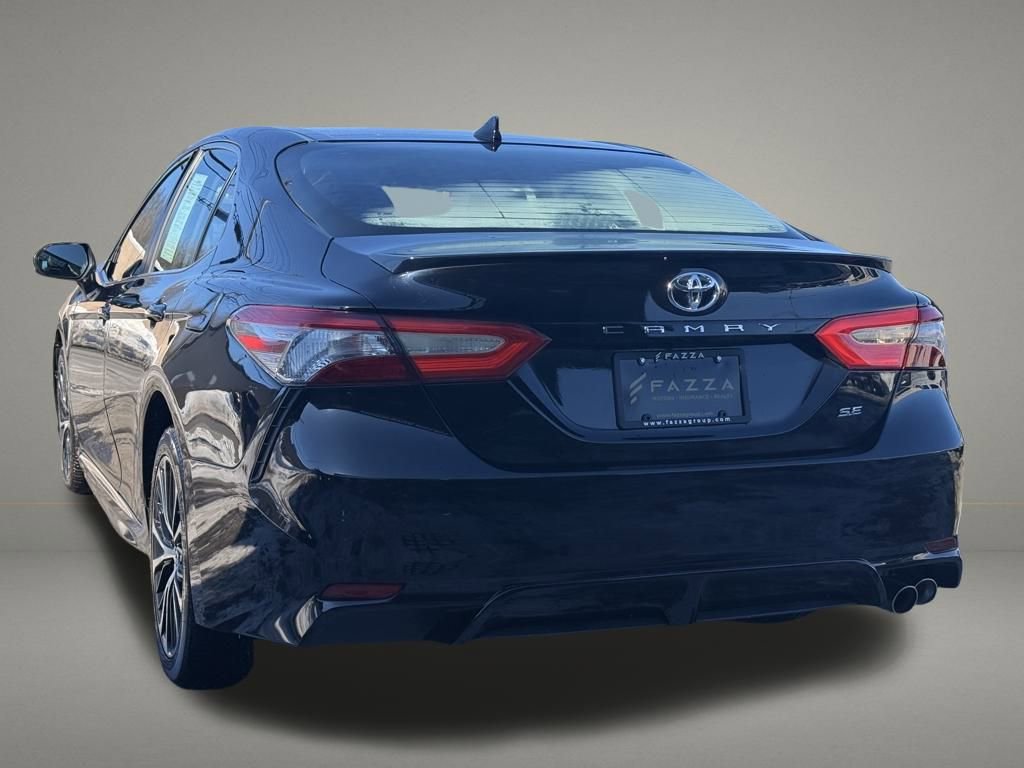 Used 2020 Toyota Camry SE image 3