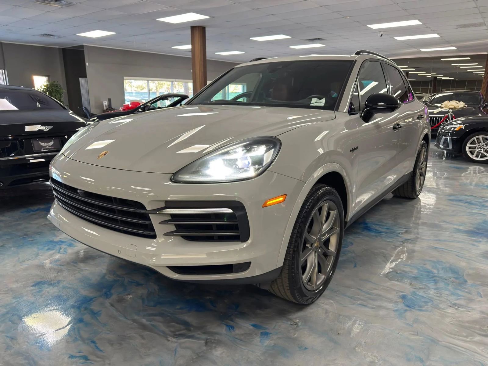 Used 2022 Porsche Cayenne Platinum Edition w/ Premium Package Plus AWD/4WD image 25