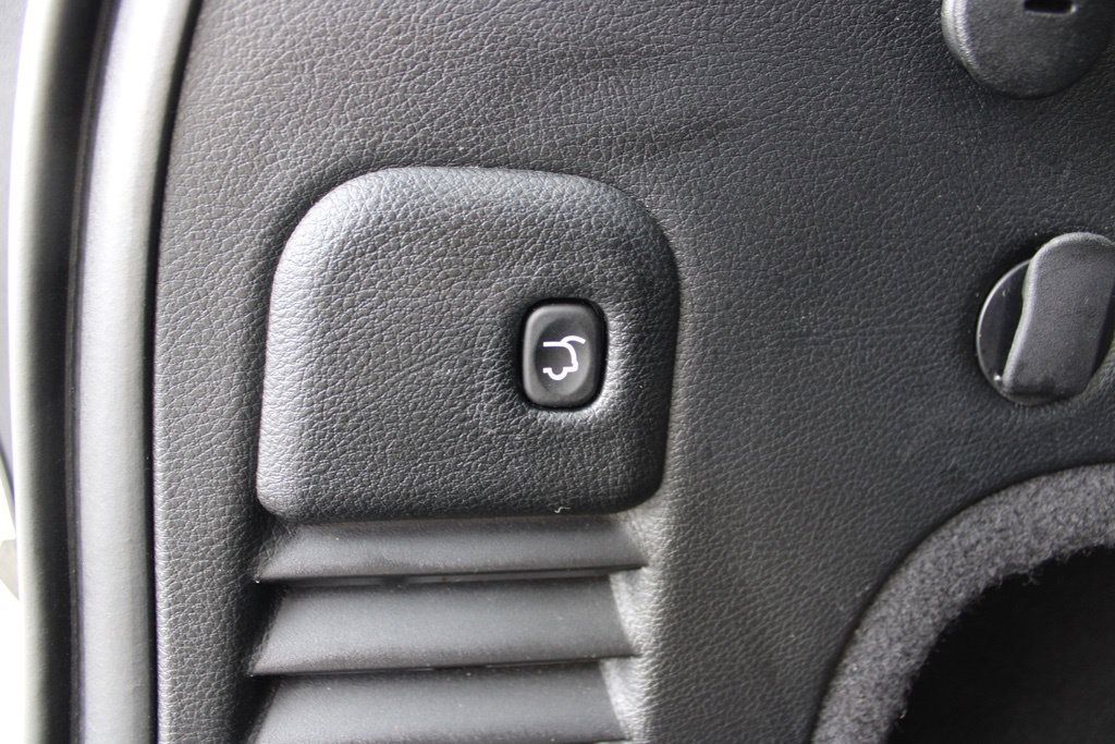 Used 2020 Jeep Grand Cherokee Altitude AWD/4WD image 12