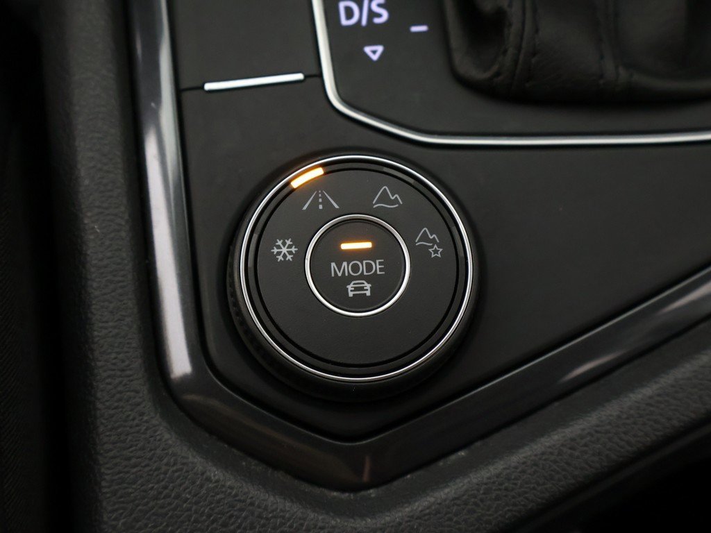 Used 2020 Volkswagen Tiguan SE image 49