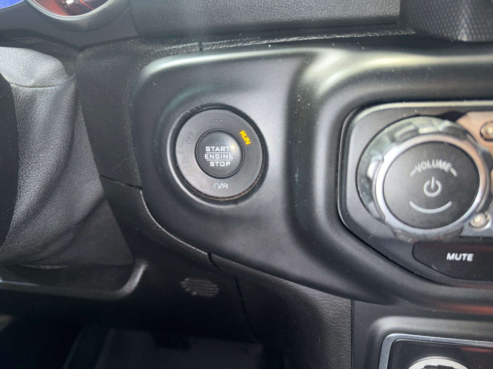 Used 2020 Jeep Gladiator Overland AWD/4WD image 22