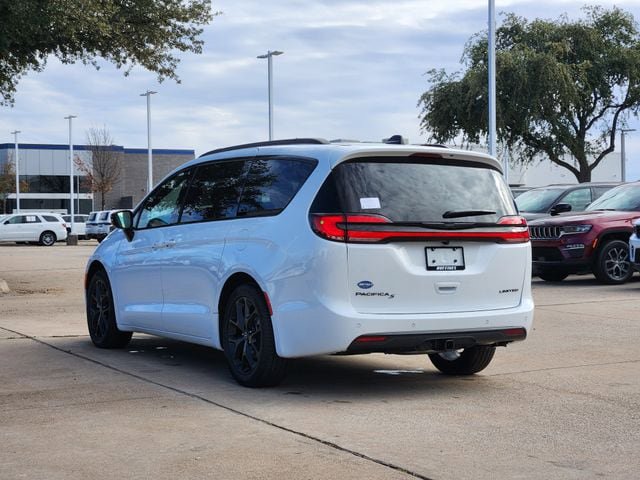 New 2026 Chrysler Pacifica Limited w/ S Appearance Package FWD image 4