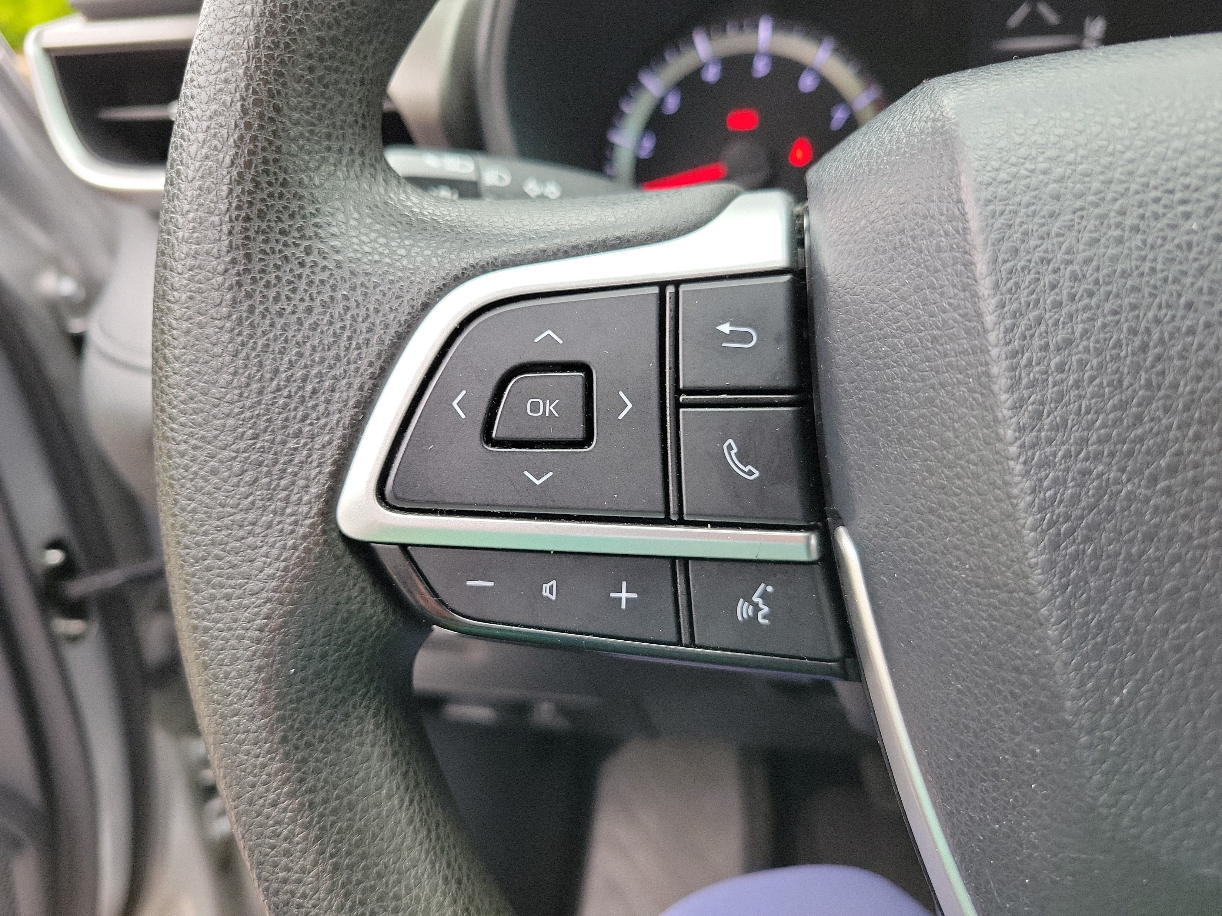 Used 2022 Toyota Highlander L FWD image 14