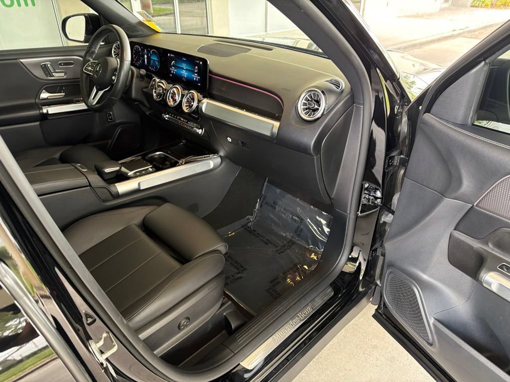 Used 2022 Mercedes-Benz GLB 250 image 27