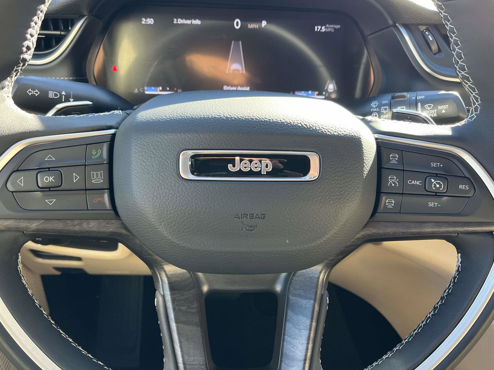 Used 2025 Jeep Grand Cherokee Limited image 18