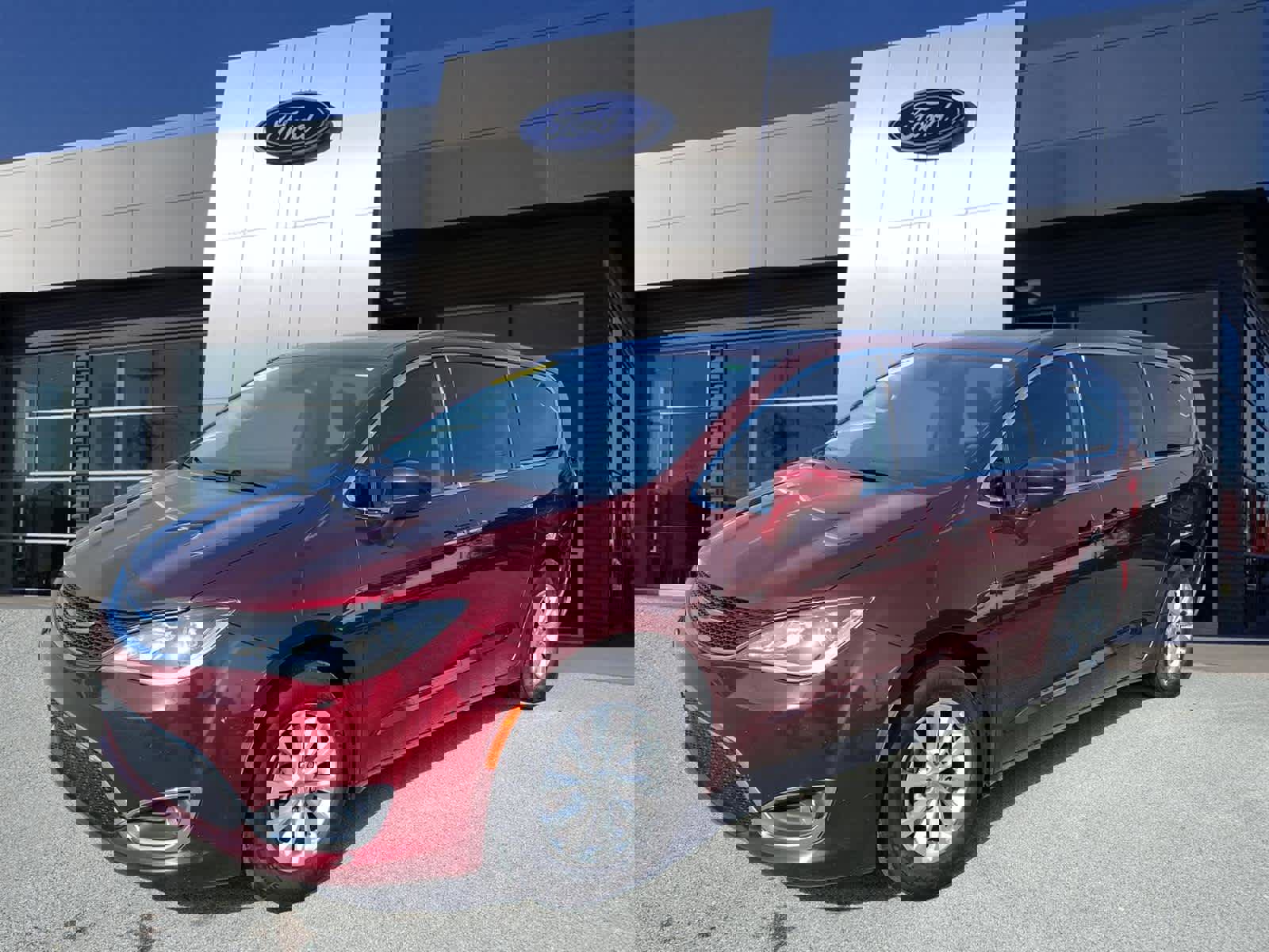 Used 2018 Chrysler Pacifica Touring Plus image 4