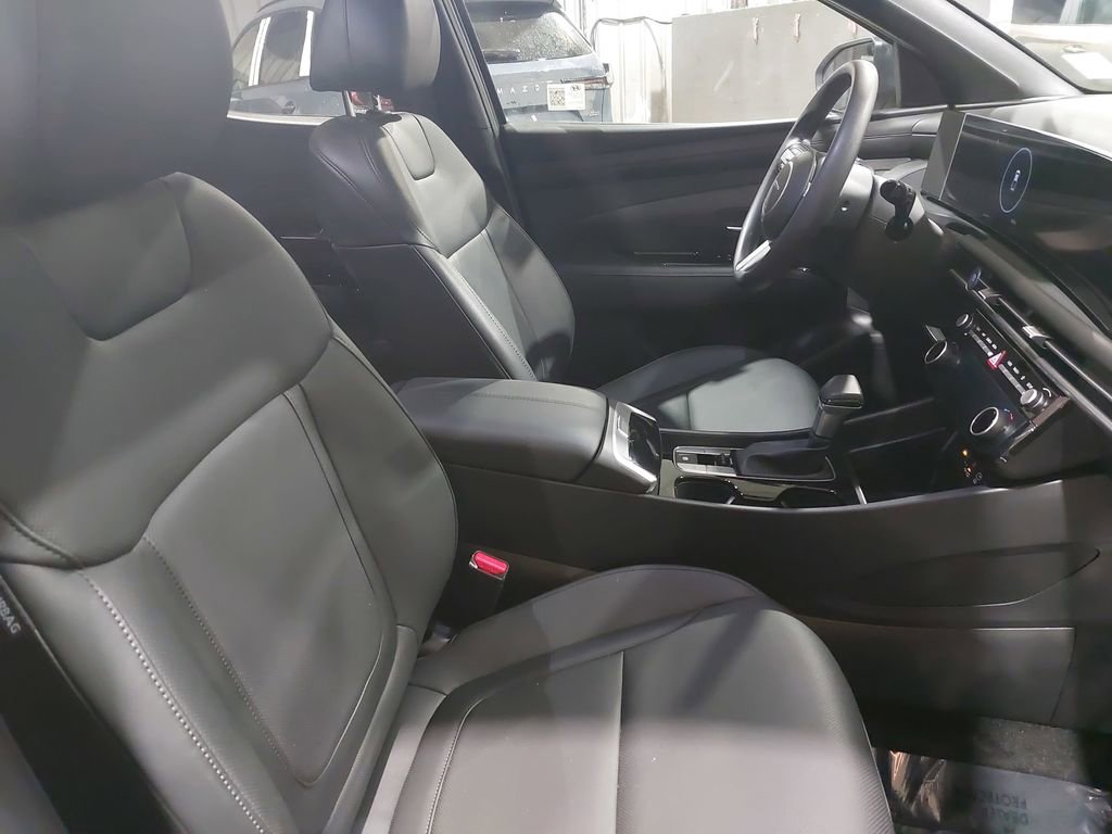 Certified 2025 Hyundai Santa Cruz SEL image 10