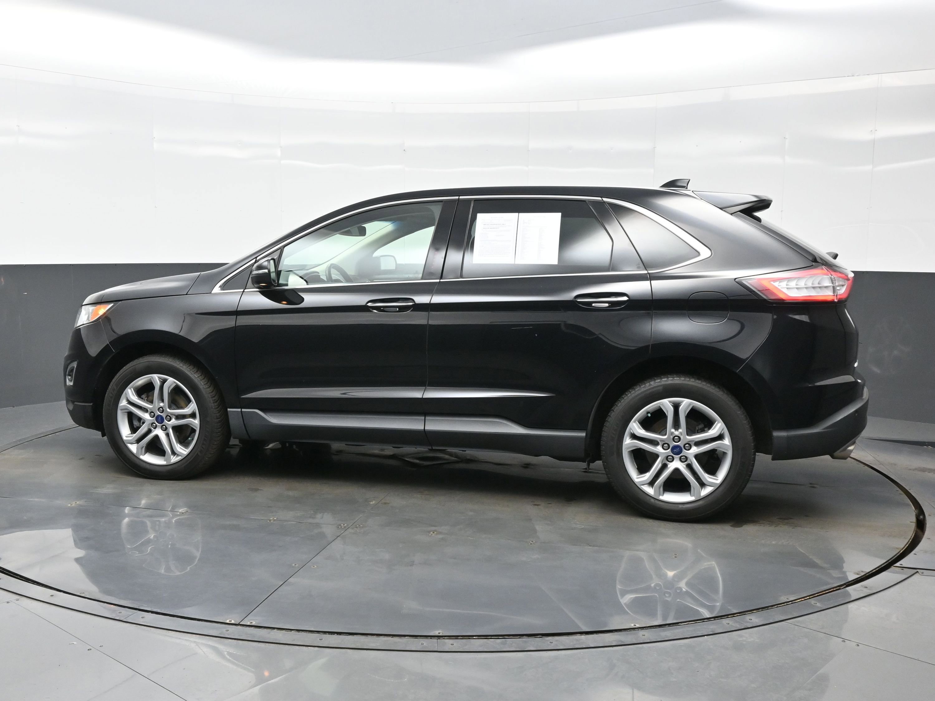 Used 2017 Ford Edge Titanium w/ Canadian Touring Package AWD/4WD image 3