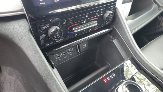 Used 2024 Jeep Grand Cherokee Limited AWD/4WD image 19