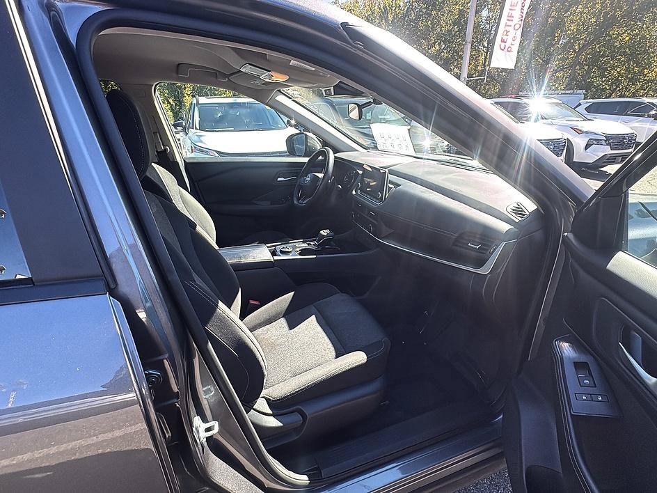 Certified 2025 Nissan Rogue SV AWD/4WD image 24