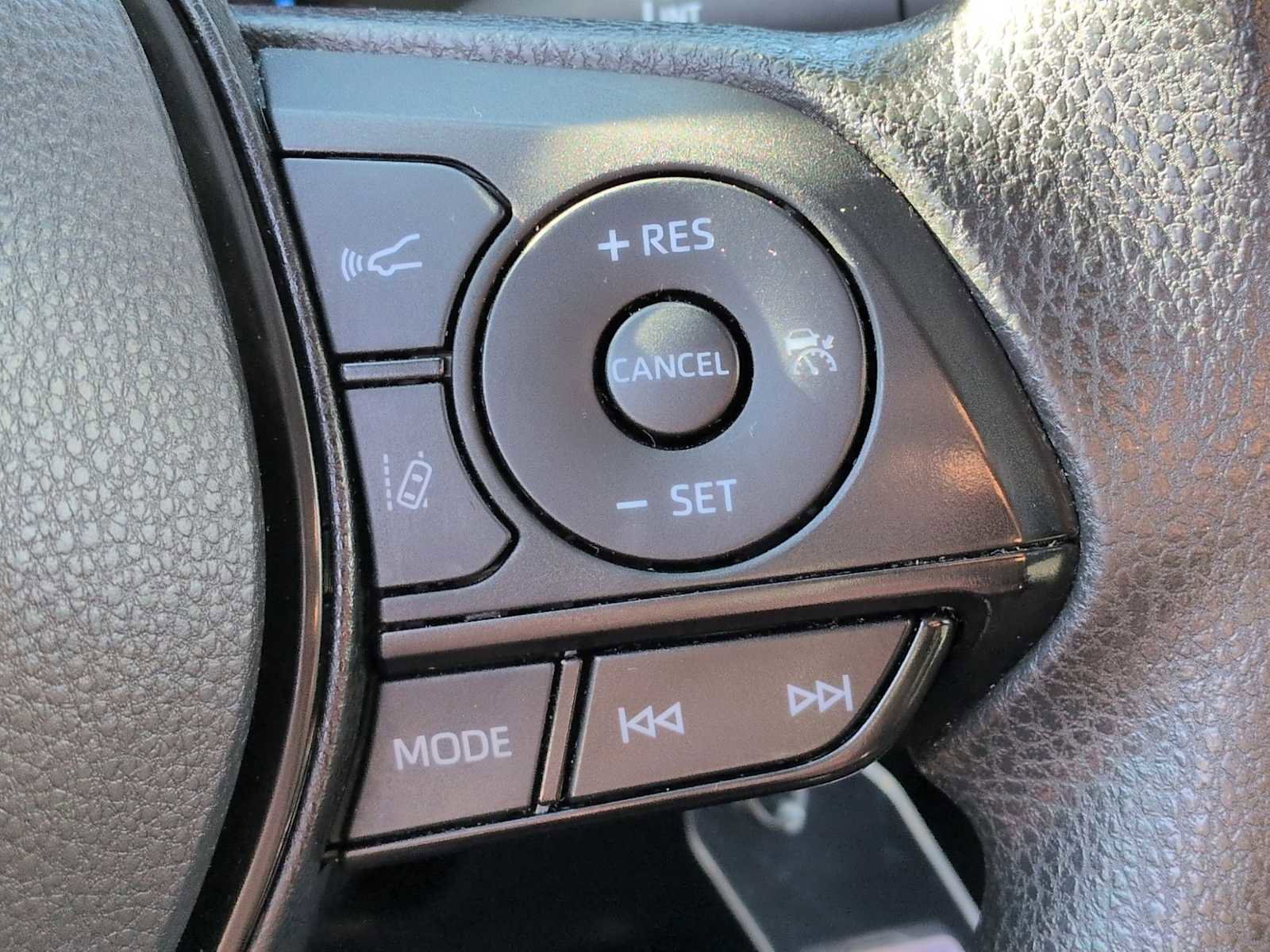 Used 2021 Toyota RAV4 LE image 24