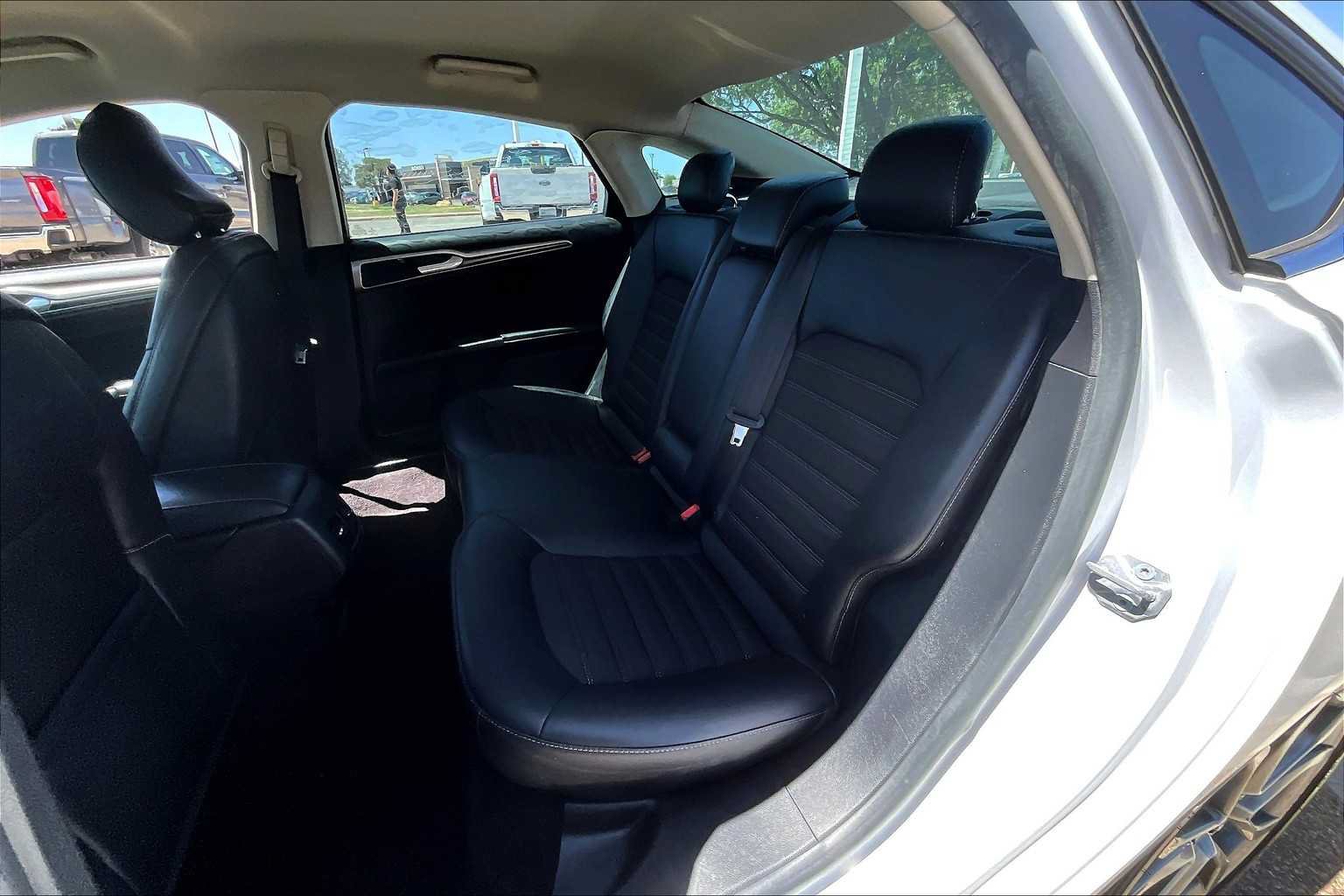 Used 2017 Ford Fusion SE w/ Equipment Group 201A FWD image 21