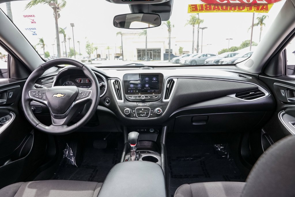 Used 2025 Chevrolet Malibu RS FWD image 24