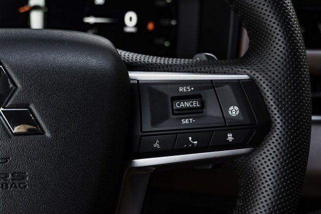 Used 2025 Mitsubishi Outlander SEL image 13