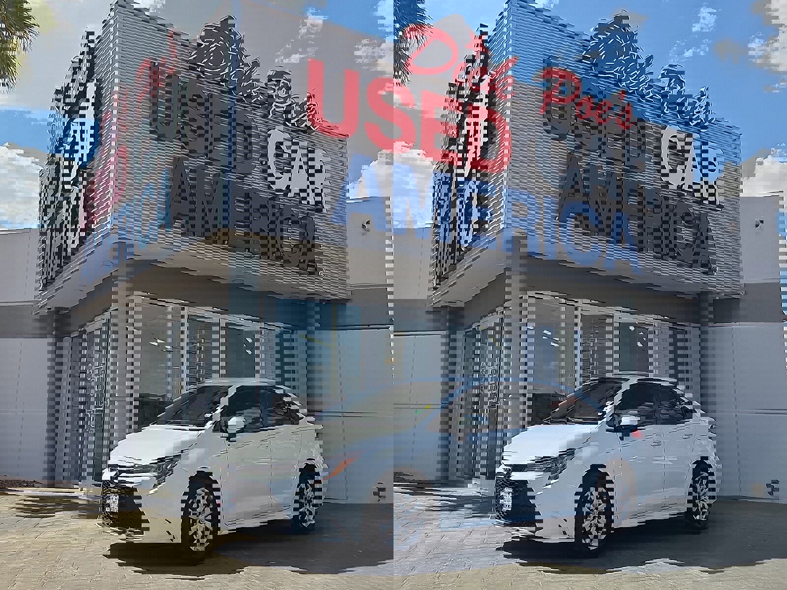 Used 2021 Toyota Corolla LE image 1