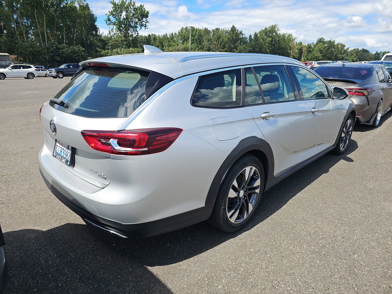 Used 2018 Buick Regal Preferred AWD/4WD image 6