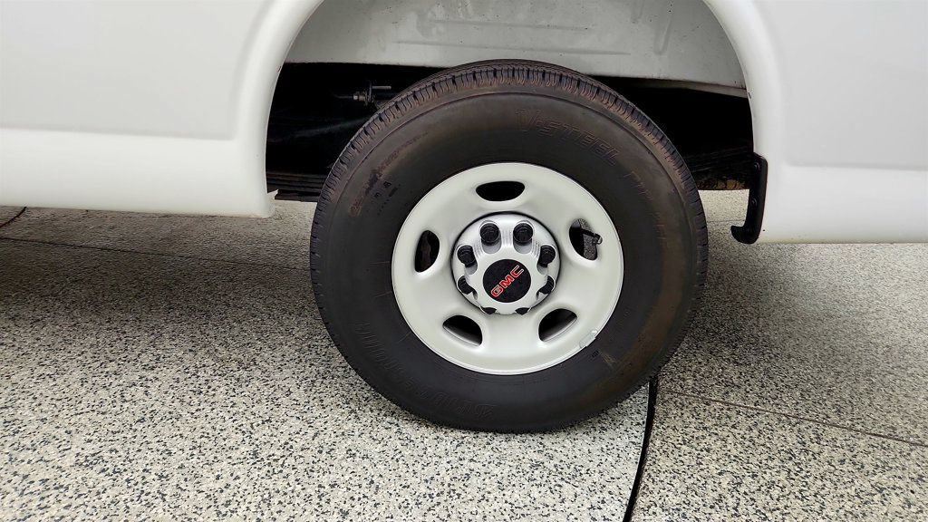 Used 2025 GMC Savana 3500 Extended RWD image 9