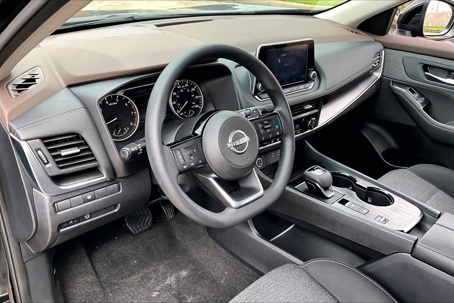 Certified 2023 Nissan Rogue SV FWD image 17