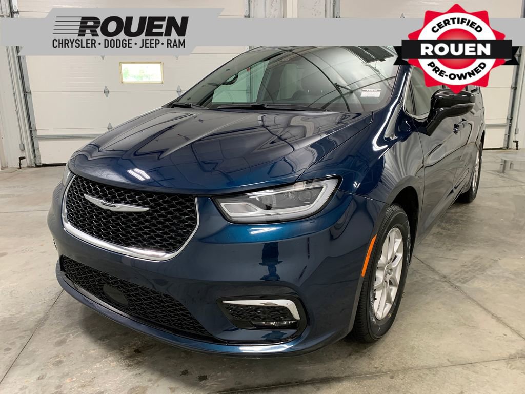 Used 2025 Chrysler Pacifica Select