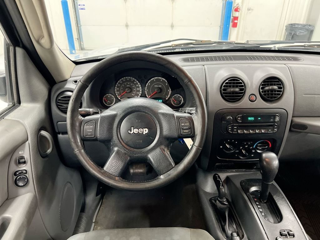 Used 2005 Jeep Liberty Sport AWD/4WD image 11