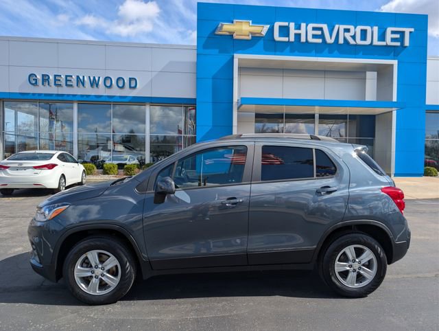 Used 2022 Chevrolet Trax LT w/ LT Convenience Package image 2
