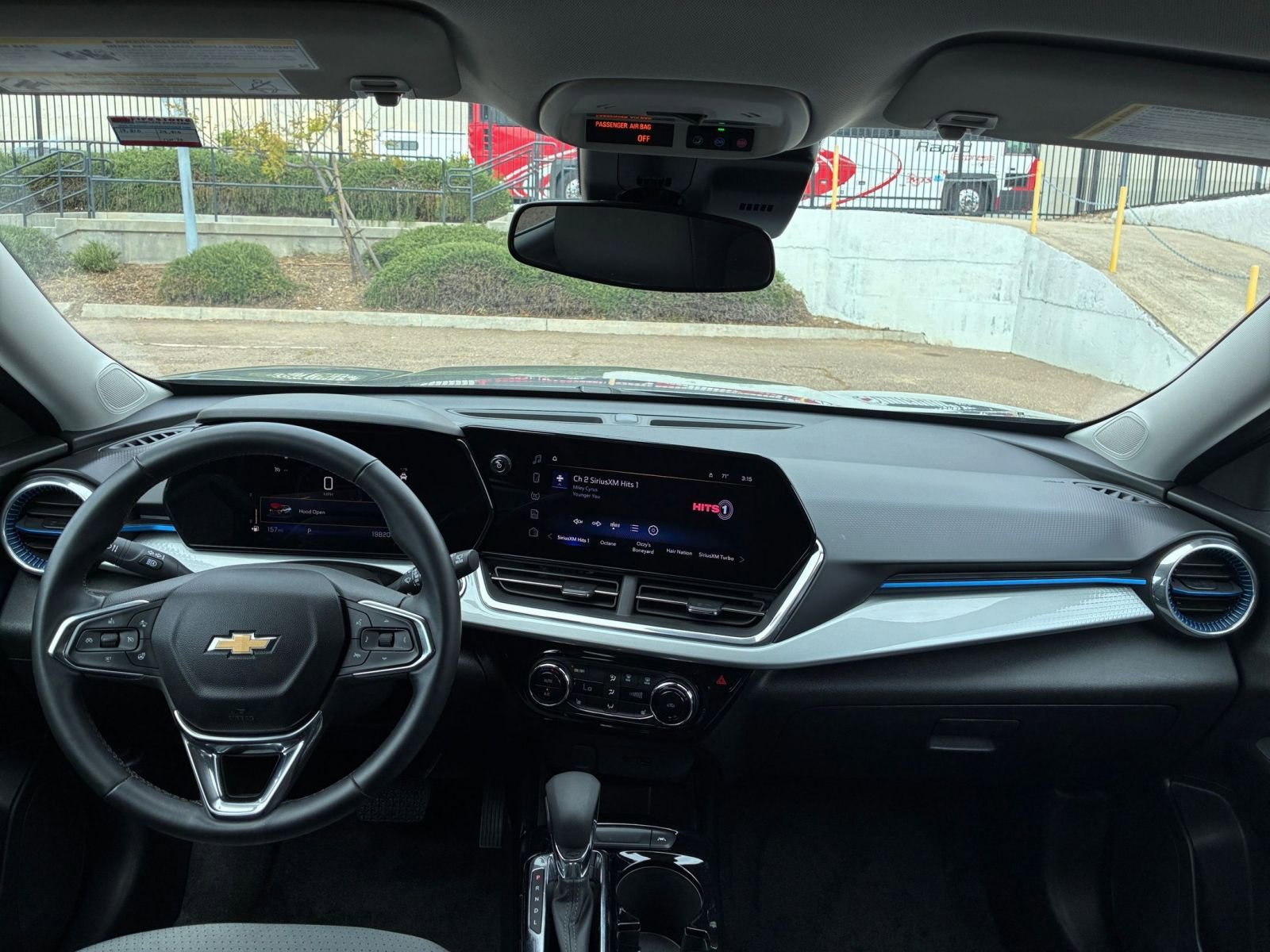 Used 2025 Chevrolet Trax LT w/ LT Convenience Package FWD image 32