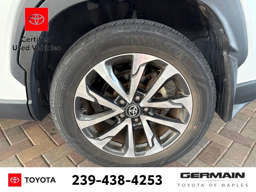 Used 2023 Toyota Corolla Cross XLE w/ Convenience Package FWD image 10