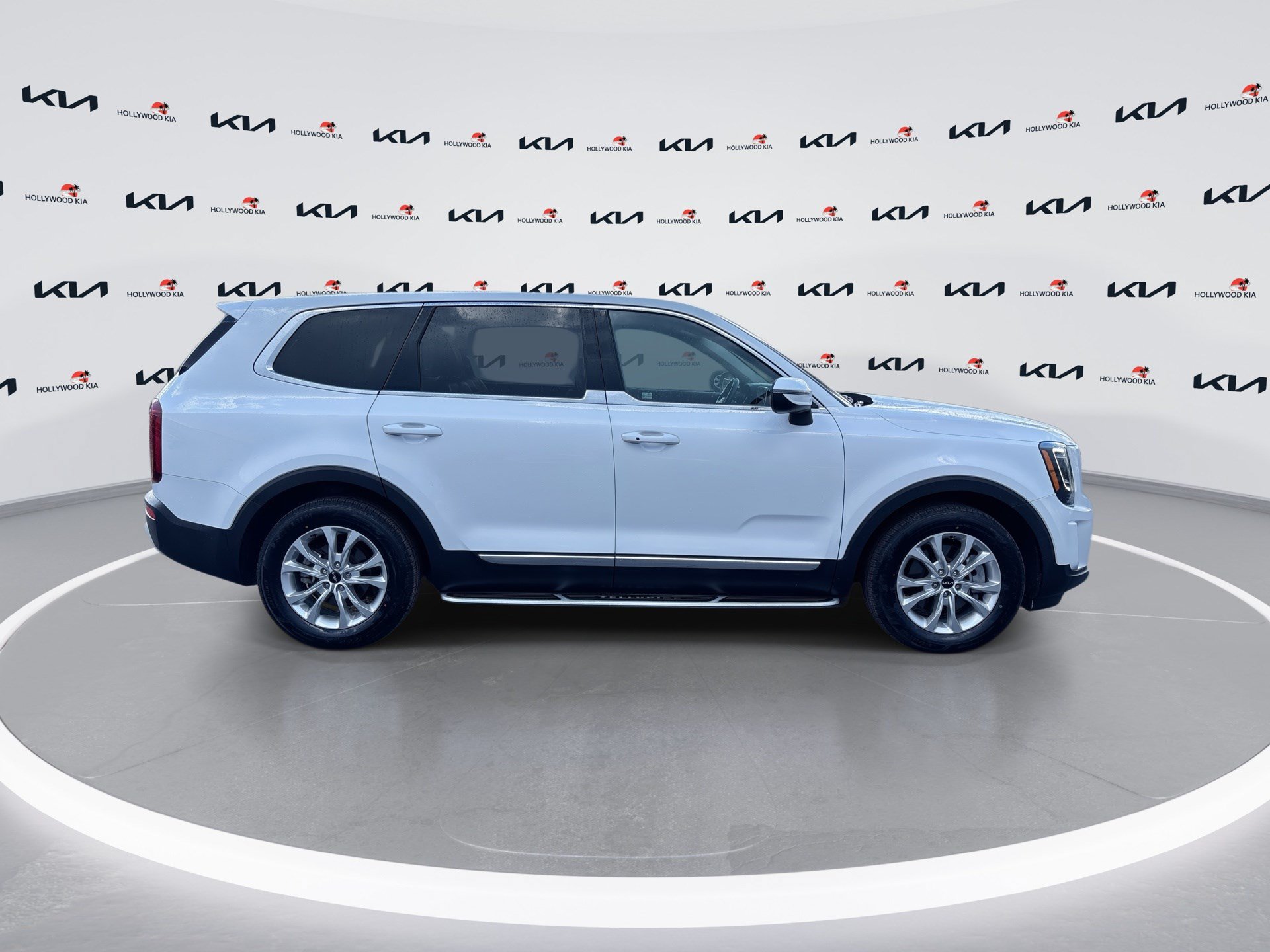 Used 2022 Kia Telluride LX FWD image 9