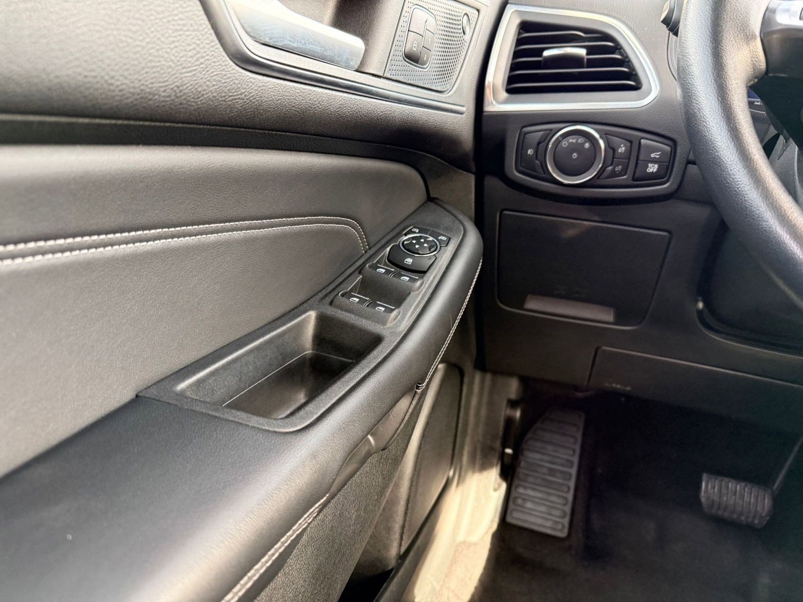 Used 2024 Ford Edge Titanium image 25