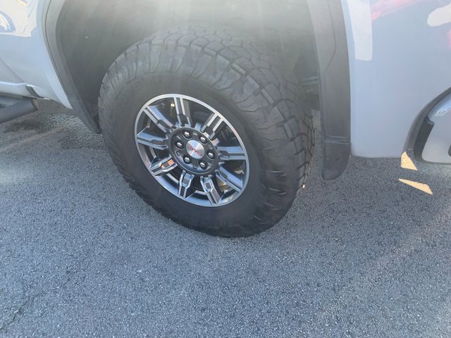 Used 2024 GMC Sierra 1500 AT4 w/ AT4 Premium Package image 10