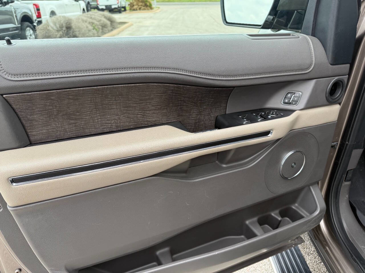 Used 2019 Ford Expedition Limited w/ Equipment Group 302A RWD image 11