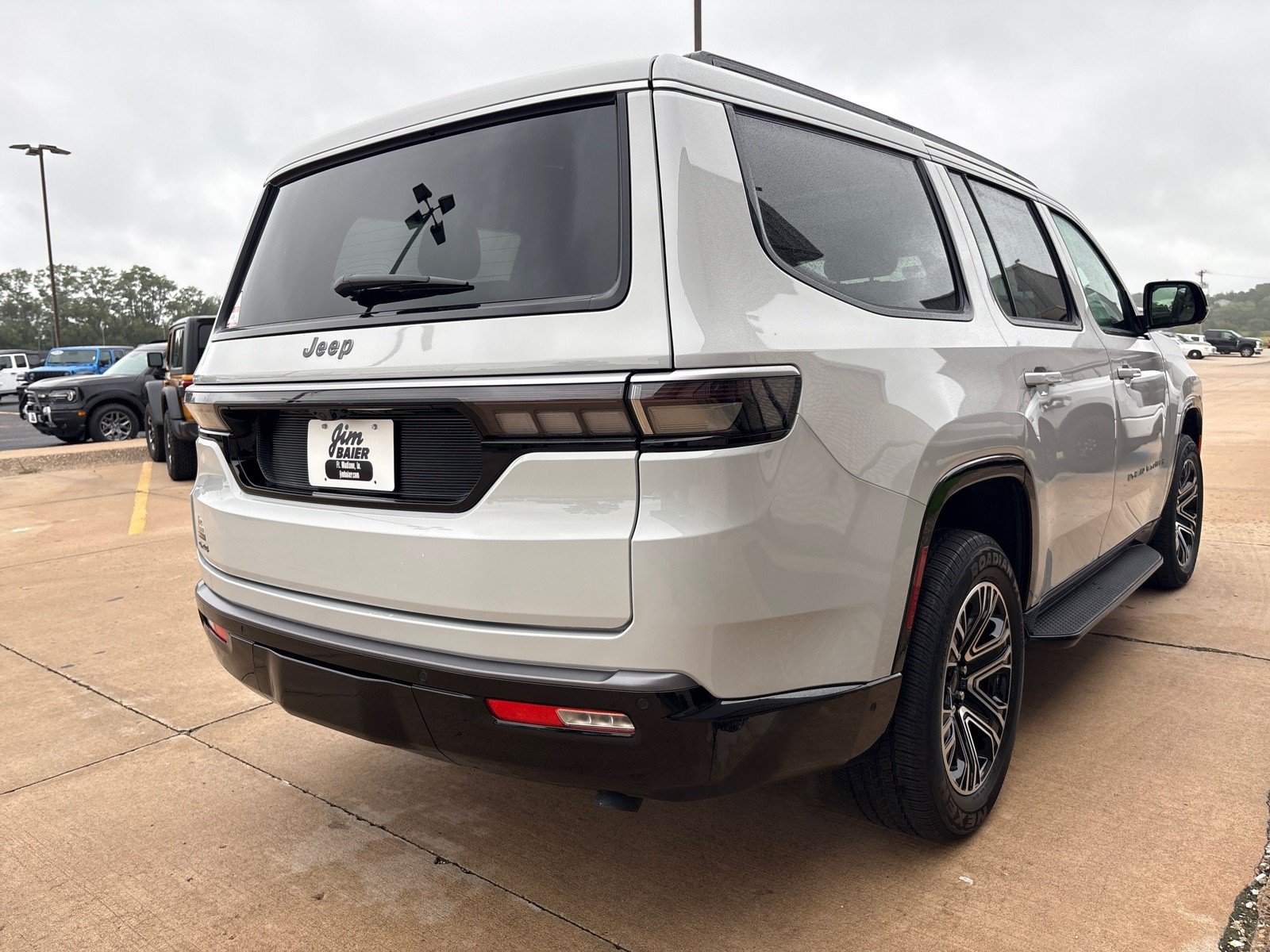 New 2026 Jeep Grand Wagoneer 4WD image 10