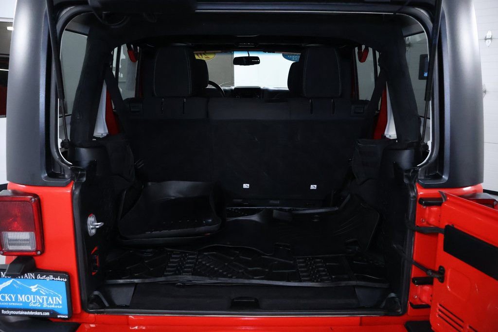 Used 2017 Jeep Wrangler Unlimited Sahara image 15