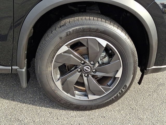 Used 2024 Nissan Rogue SV FWD image 11
