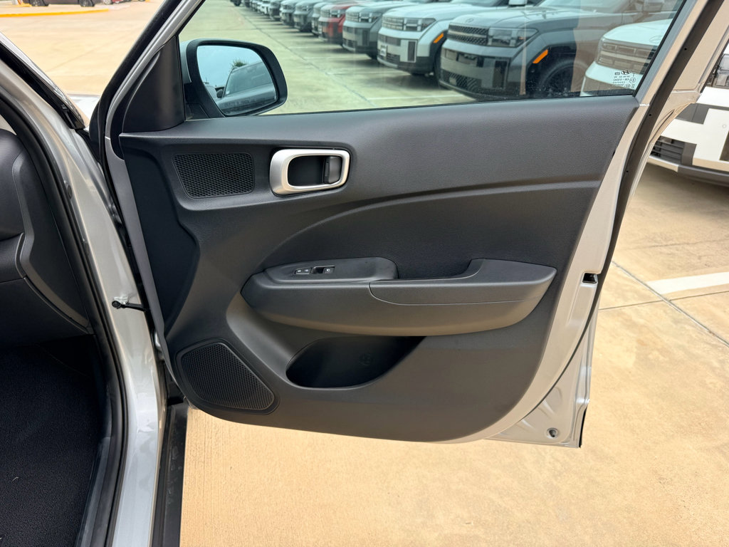 Used 2026 Hyundai Venue SE FWD image 12