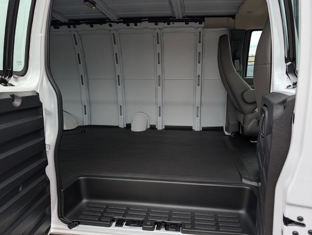 New 2026 GMC Savana 3500 Extended RWD image 25