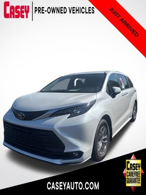 Used 2026 Toyota Sienna XLE FWD image 1