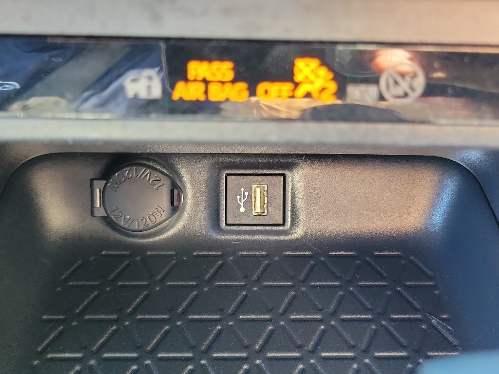 Used 2025 Toyota RAV4 LE FWD image 30