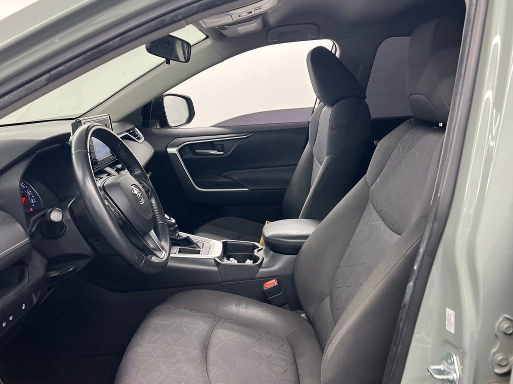 Used 2021 Toyota RAV4 XLE w/ XLE Grade Weather Package image 7