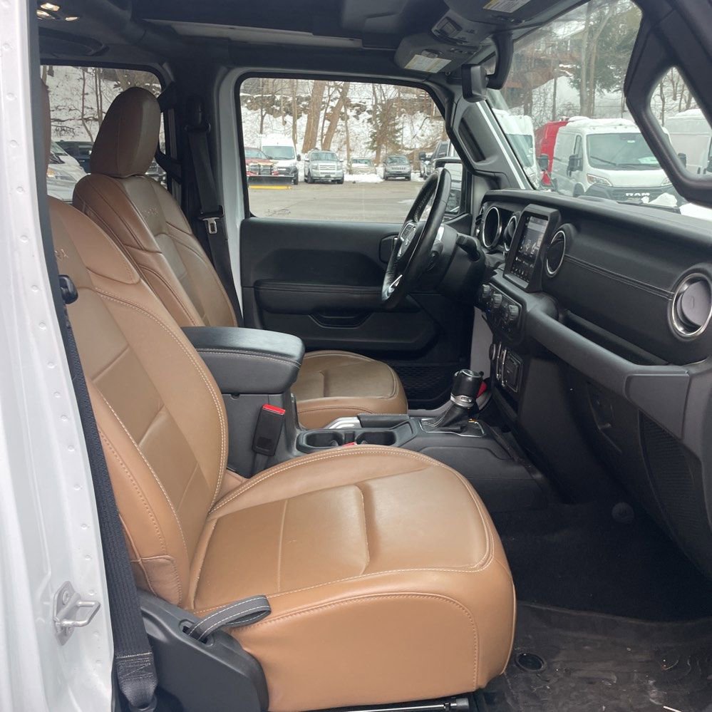 Used 2022 Jeep Wrangler Unlimited Sahara w/ Cold Weather Group image 11