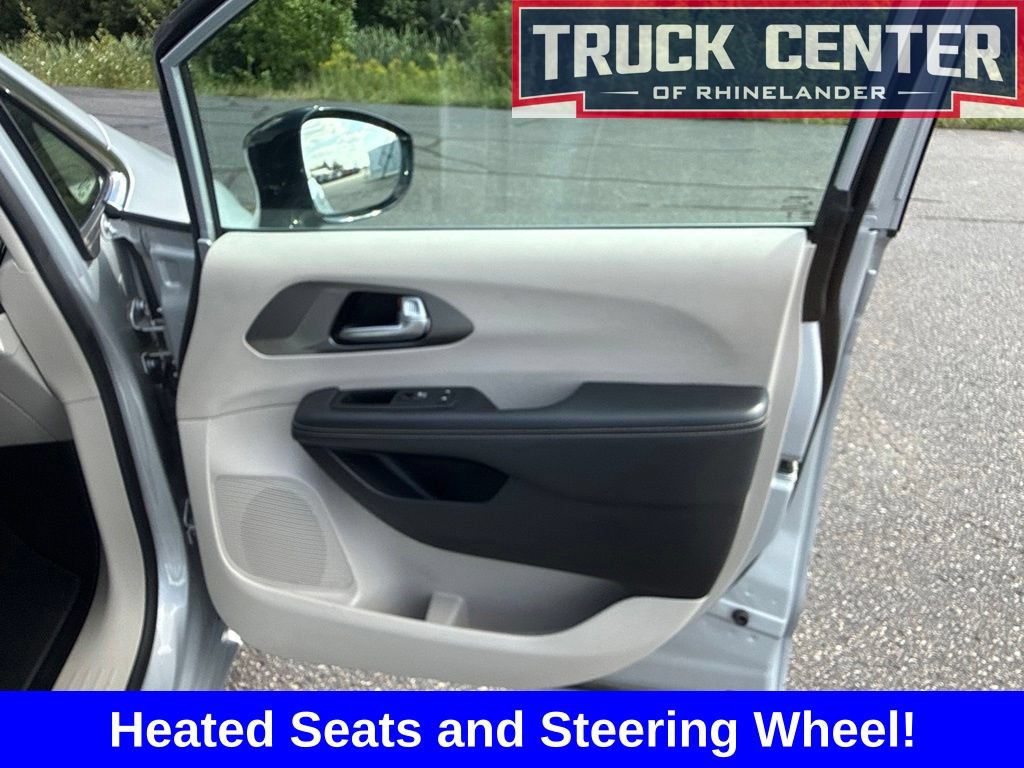 Used 2024 Chrysler Pacifica Touring-L FWD image 22